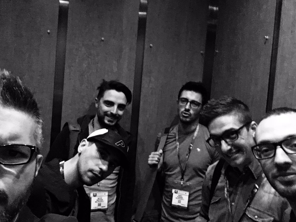 Tanzen's tweet photo. Squadra d'assalto Multiplayer.it pronta per il secondo giorno di E3 2016! #E3conMultiplayer https://t.co/WCleDs1dn6