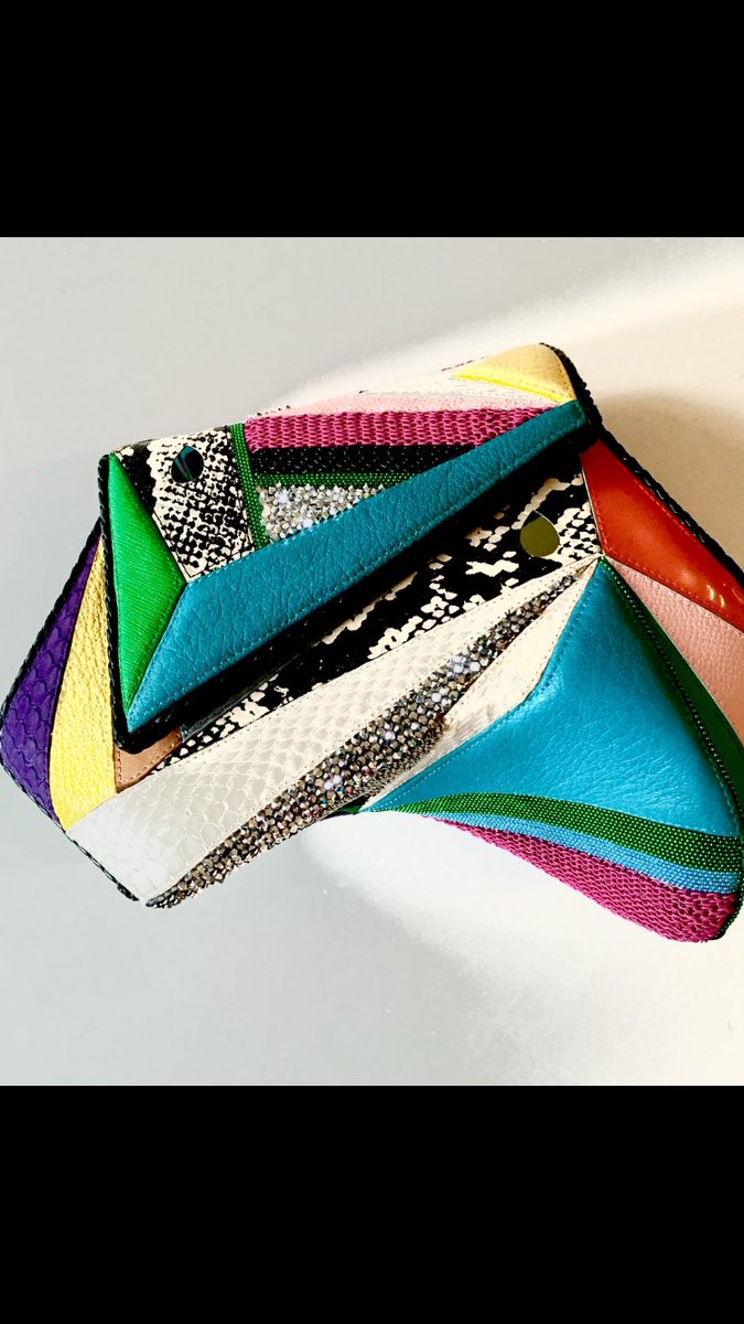 MAISONDEMODE's tweet photo. Priceless and speachless for this color busting @bvaldesdesign  Spekra clutch ShopNow @MAISONDEMODE  #ethicalfashion https://t.co/nPm69fHYBg