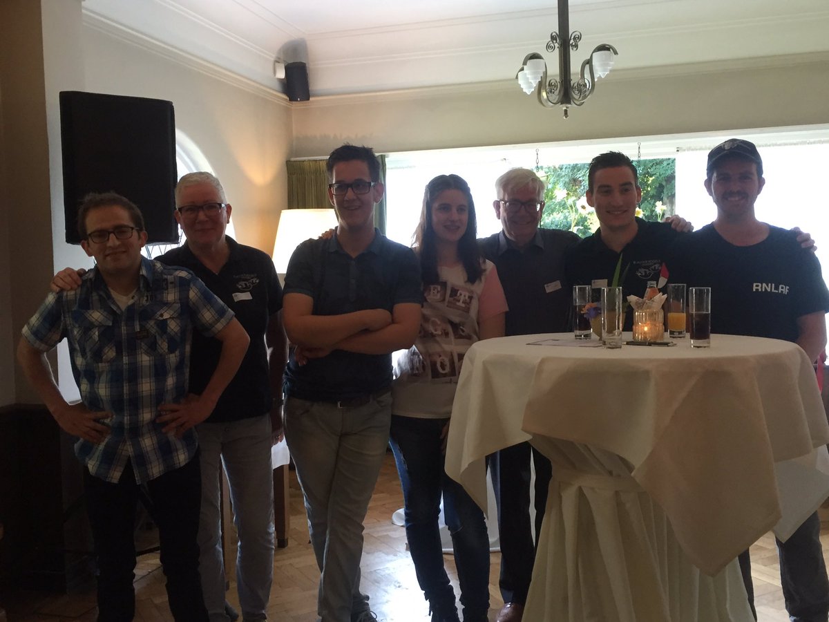 Voor hen doen we het allemaal natuurlijk! Vertegenwoordigers van de De blauwe vogels bij de veiling!!#wijchen