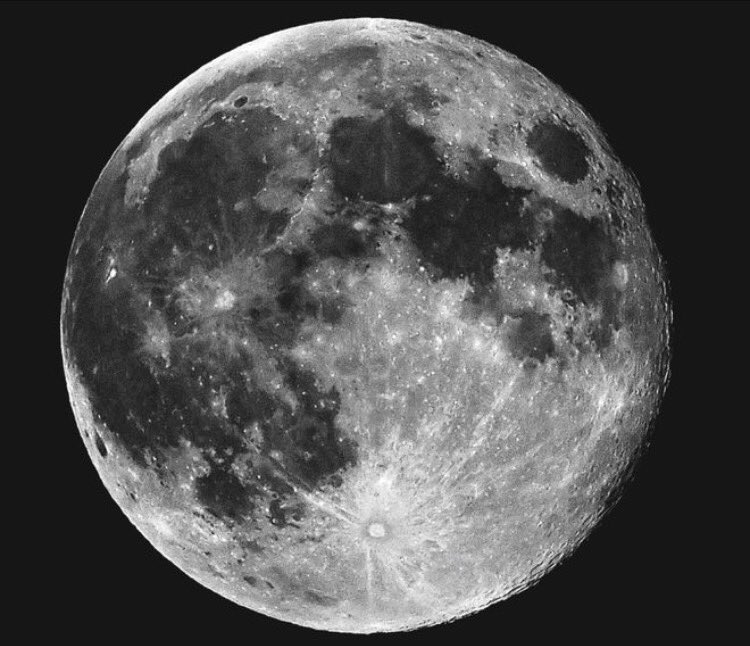 zzoexx's tweet photo. Full Moon 🌚 https://t.co/qU0vovGOvb
