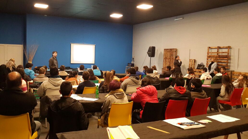 CCRTIC's tweet photo. Gracias por sumarse y participar, profes y estudiantes de San Francisco! #SpFCba https://t.co/vZ8ZWK2YoC