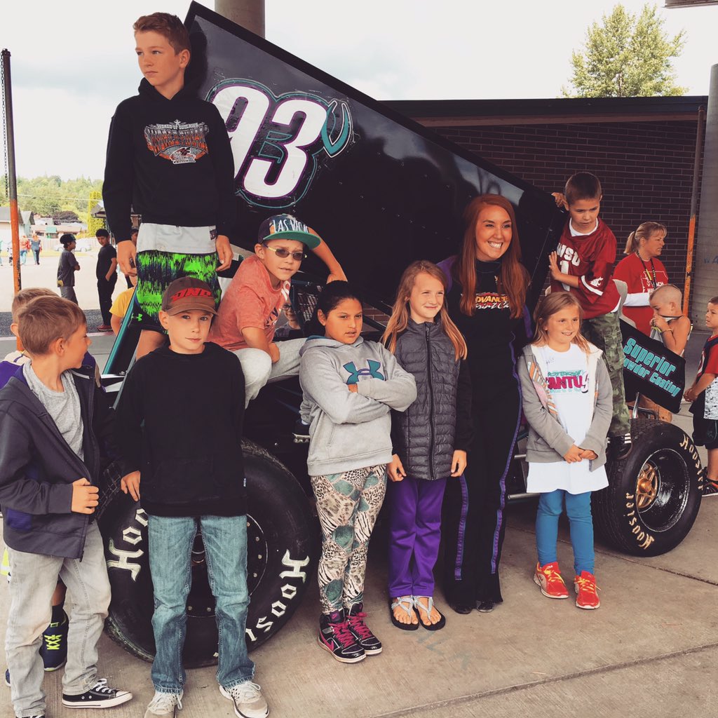 v_mariajean's tweet photo. @kaseykahne #driventoread awards assembly at Sultan Elementary School https://t.co/Ji7VxhD0Fh