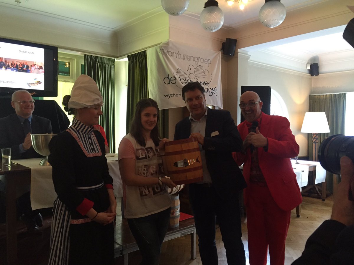 Eerste vaatje voor businessclub <a href="/AWCwijchen/">sv AWC</a> wordt door Kim vd Blauwe Vogels aangeboden