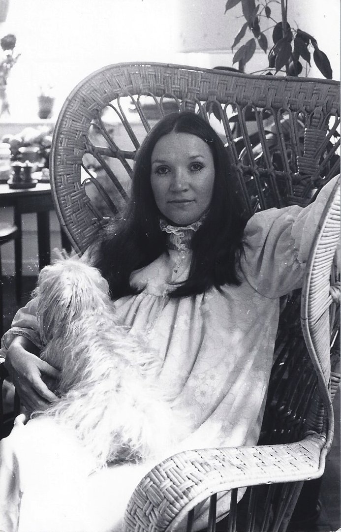 arlenephillips's tweet photo. My dearest friend &amp; inspiration to so many, Molly Molloy passed away this morning RIP my darling, I will miss you. x https://t.co/EEqFR0ymPD