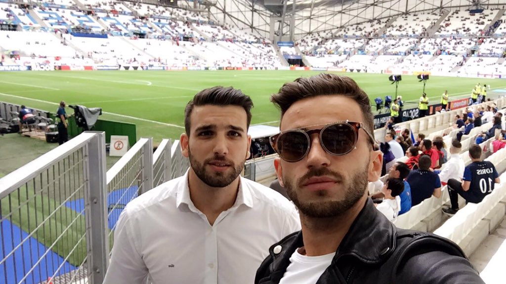 AymericBonnery's tweet photo. Au vélodrome avec le frangin @Ridsa_Officiel !! Dans quelques instants gros périscope. Soyez la! https://t.co/KXGA3vavld