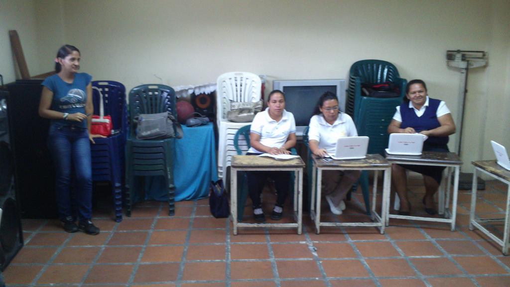 CbitFraganaco's tweet photo. Taller uso de canaima. Dirigido a docentes de la Escuela Básica 23 de enero. https://t.co/X7bjjylt8G