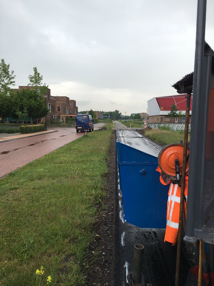 NAInfra's tweet photo. #vandaag #fiets paden voorzien van #asfalt @ Heerenveen https://t.co/y4n75NPV7j