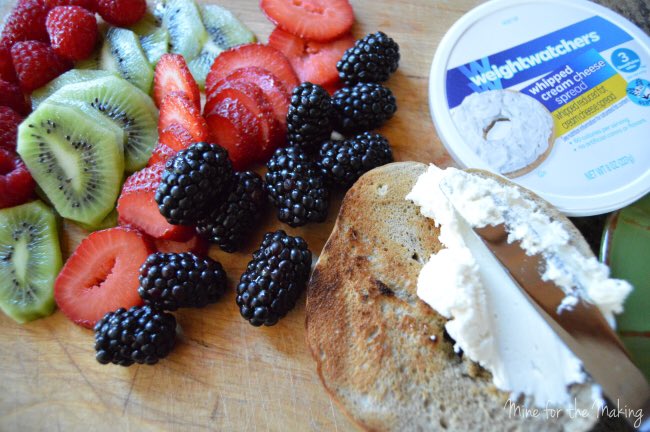 MinefortheMakin's tweet photo. Who's hungry? I've got a solution just for you! Mom & kid approved. #ad #LetsCheese https://t.co/J4iUuMhljm https://t.co/MhjWHX9c41