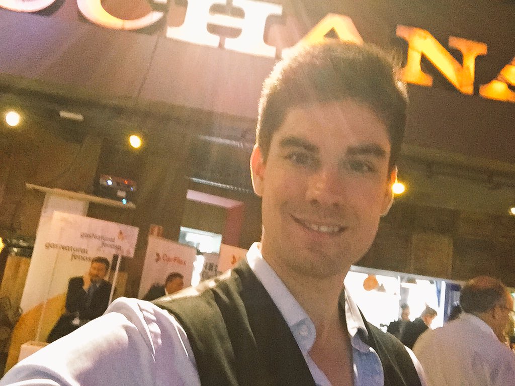 Juanmagonz_'s tweet image. Esta tarde hago #magia en #T4Networking en @TeatrosLuchana.