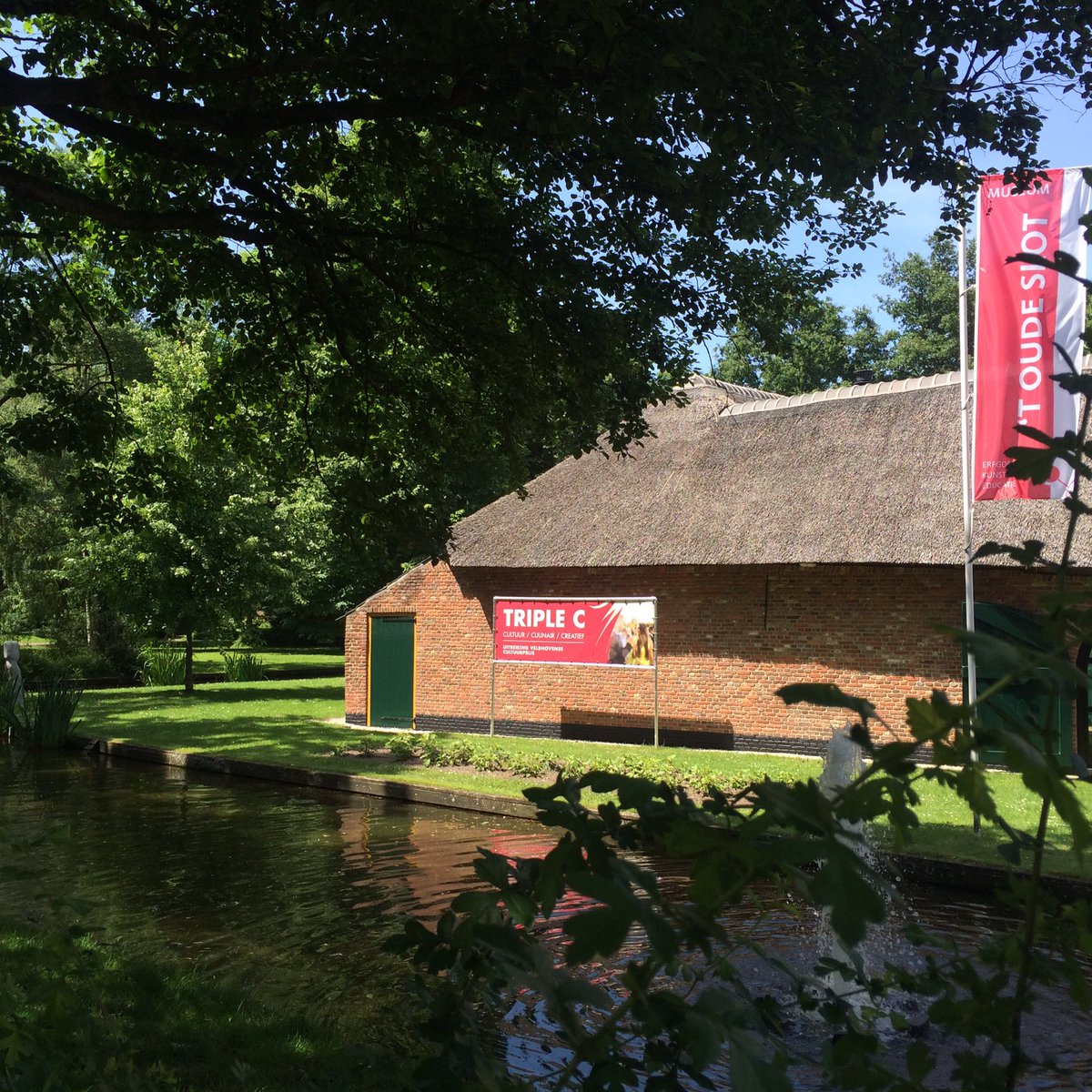 Wie ontvangt de Veldhovense cultuurprijs dit jaar?? 2014: @bertusborgers 2015: <a href="/studiogiftig/">Studio Giftig</a>