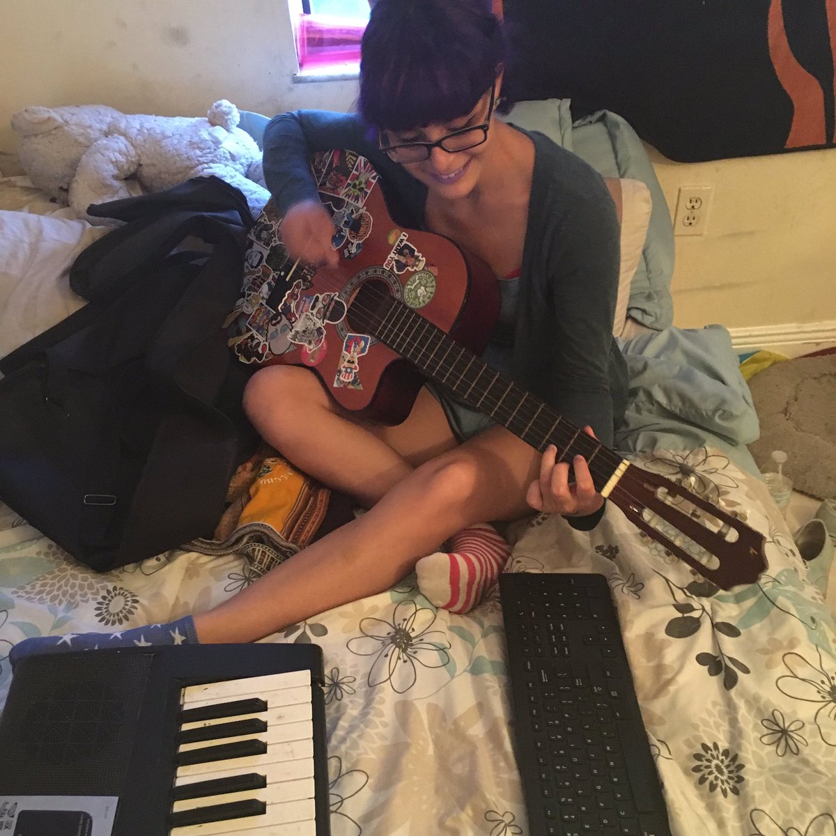 xo_bullets's tweet photo. Guitarrrrr 🎸💕 https://t.co/WlIh9Y4xa7