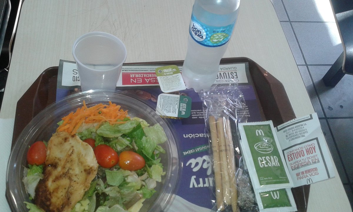 chechusienta's tweet photo. Ensalada gourmet,  #BreakLaboral https://t.co/8UfGqG3MHx