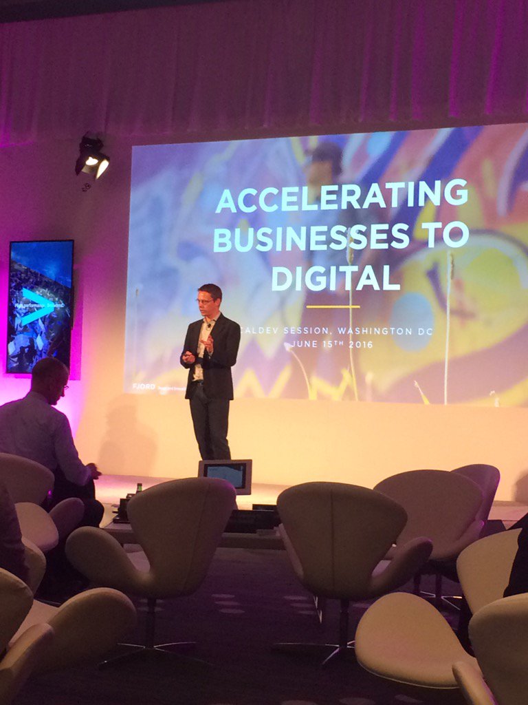 ElaineKTurville's tweet photo. @olof_s sharing a strong perspective on @fjord at #caldev @AccentureDigi @AccentureFed @JakeBrodyACN https://t.co/QtTvxmQ7X7
