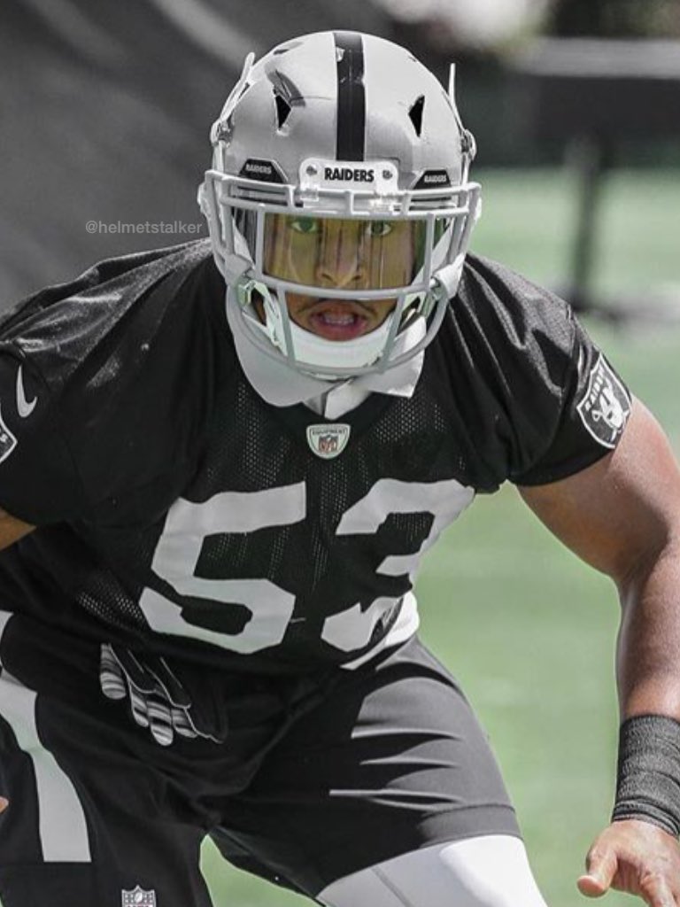 HelmetStalker's tweet photo. Raiders LB Malcolm Smith is now in a Schutt Vengeance Z10, he previously wore a Riddell Revo Speed. https://t.co/hr96VQN4bp