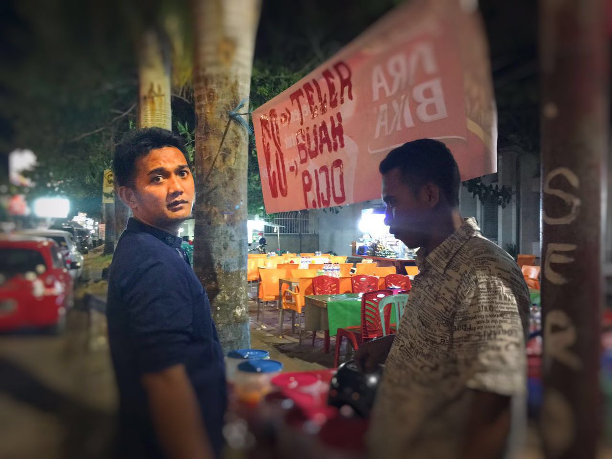 Peneguran PKL di jl penghibur-pasar ikan oleh <a href="/cmtujungpandang/">Camat Ujung Pandang</a> bersama Lurah <a href="/KelurahanLosari/">Kelurahan Losari</a>