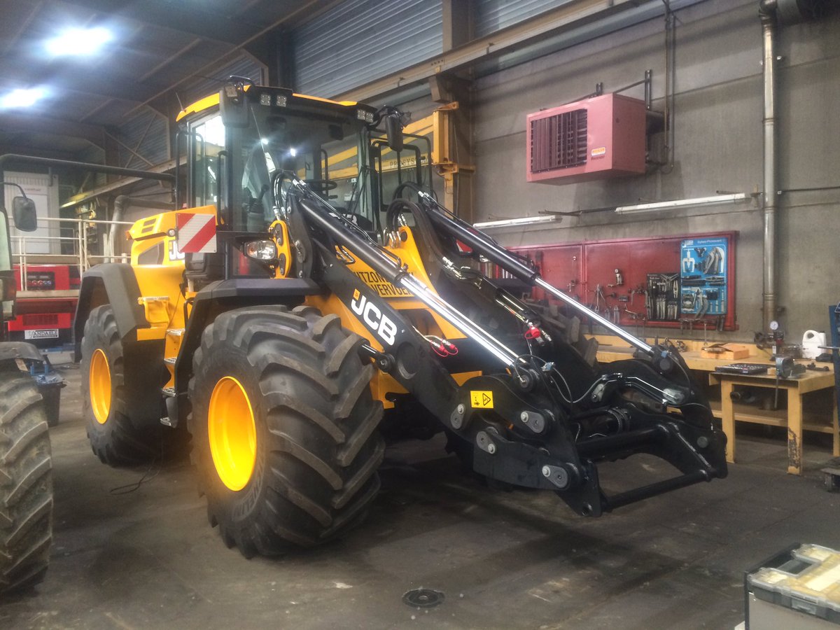LubecoreEurope's tweet photo. @JCBmachines No. 6 buildup @InfoVandaele with 6kg reservoir..@LubecoreEurope https://t.co/lwAzjfC0le