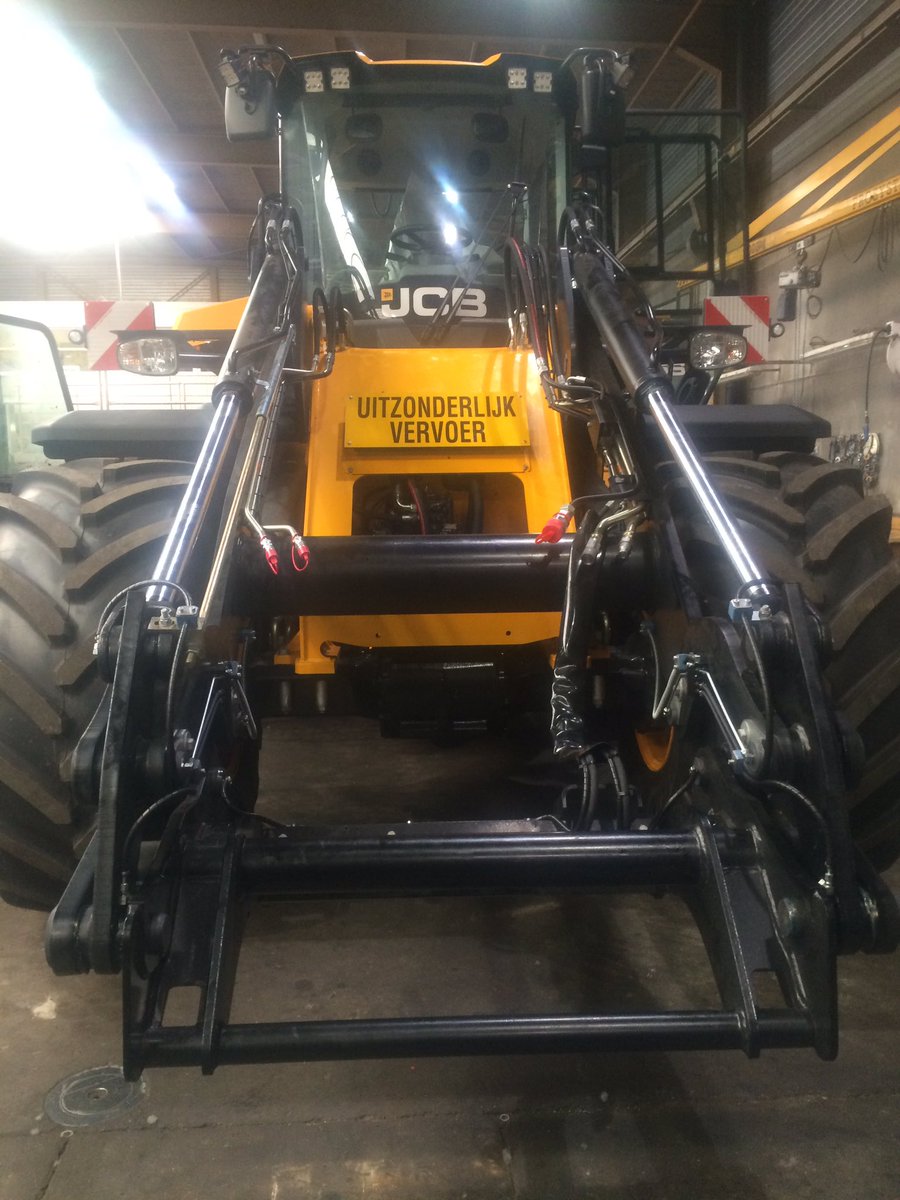 LubecoreEurope's tweet photo. @JCBmachines No. 6 buildup @InfoVandaele with 6kg reservoir..@LubecoreEurope https://t.co/lwAzjfC0le