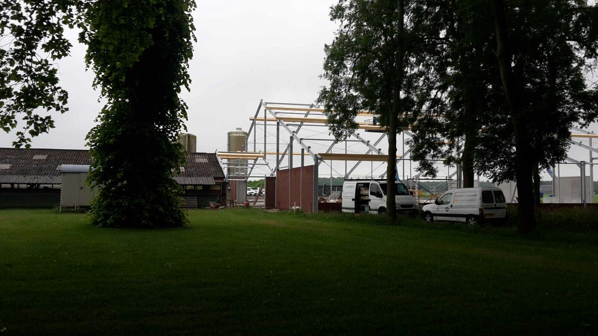 evert_wind's tweet photo. Bij Noordenburg is de staalconstructie geplaatst door Ruel staalconstructies volgende fase beplating @AgrifirmExlan https://t.co/KbcuRifBX0
