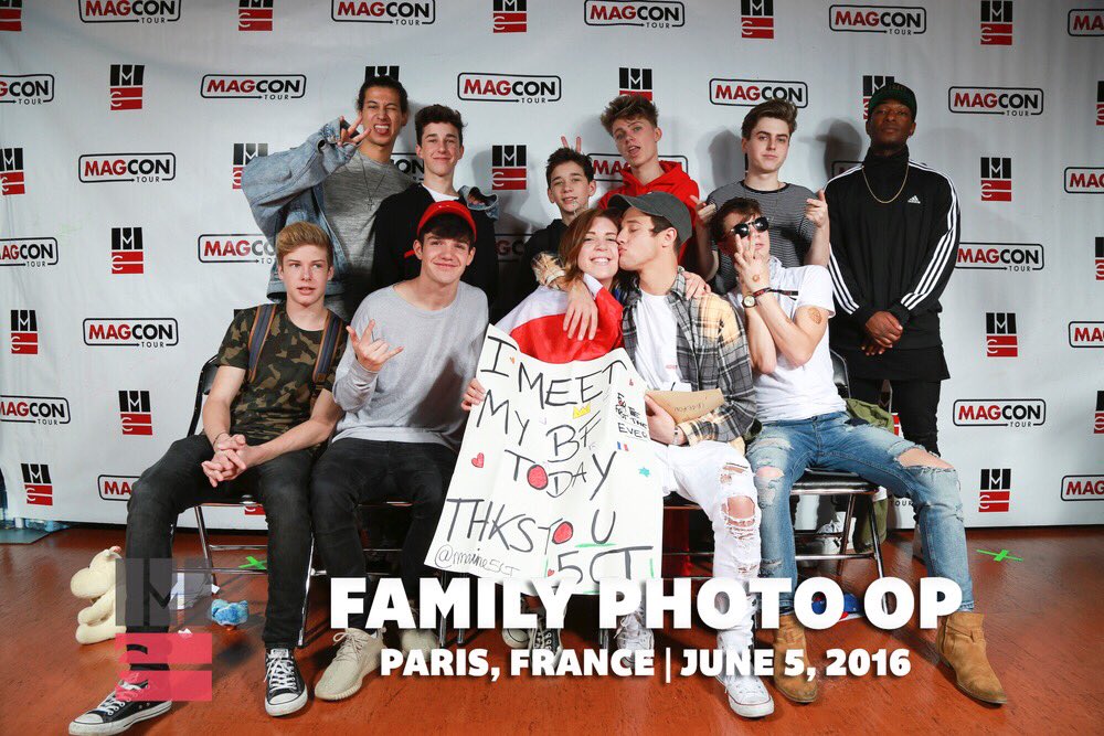 weirdolivella's tweet photo. @MAGCONTOUR IN PARIS WITH @afterswmendes @sexgregor @gladysjcbs @eve_bci 🇫🇷🇫🇷🇫🇷❤️ https://t.co/HnNbHDVZgl