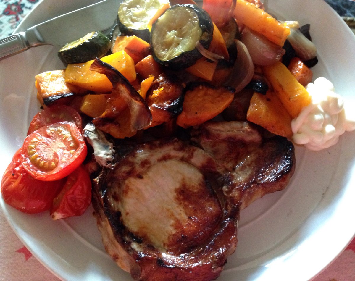 CodandCockle's tweet image. Tonight's tea! Chops from @PorkByWaterall &amp;amp; roasted veg courtesy of @StuartsFandV both in @TheMoorMarket 😋