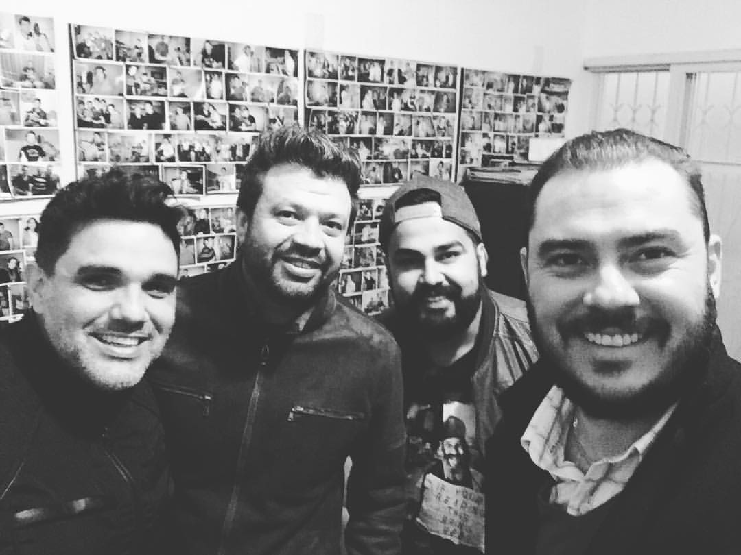 JMeFOficial's tweet photo. Hj ao lado do maestro @Everson_Felix no @EstudioBless. Vem trampo aí! #JMeF2016
#SemControle
#StudioBless
#Sertanejo https://t.co/JzSgLzoMhH