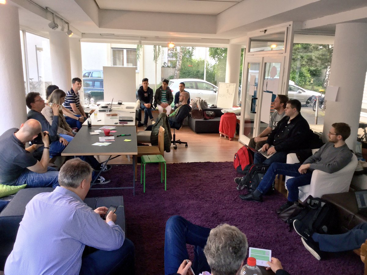 joscchh's tweet photo. Große Runde heute bei @codeforbonn
Themen: 
1) @TTNBonn 
2) @fragdenstaat 
#codeforbonn #BNLAB1 https://t.co/vJIcWiRlU5