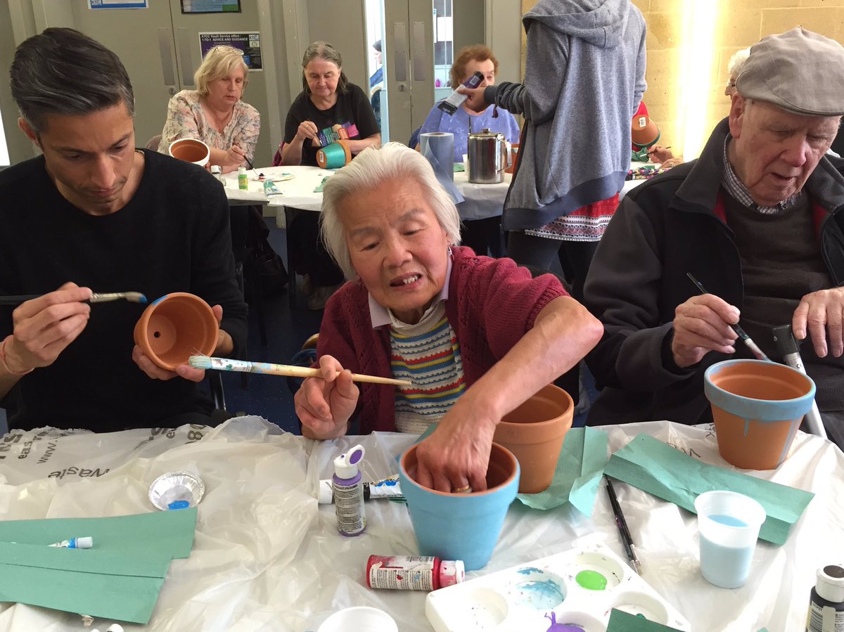 NorthLDNCares's tweet image. Suraj, Liz &amp;amp; Ted are getting creative in #KentishTown, potting plants and painting pots. Try saying that fast! 😆