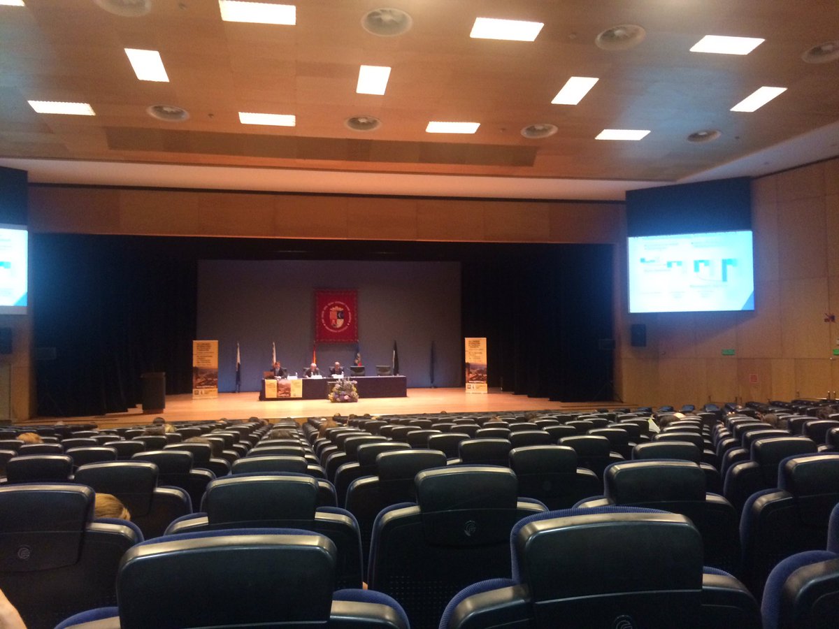adejuanas's tweet photo. En el @CIPE2016 #Alicante Conferencia "Estudiantes de bajo rendimiento en PISA" @UA_Universidad #PISA https://t.co/etULrgTG1t