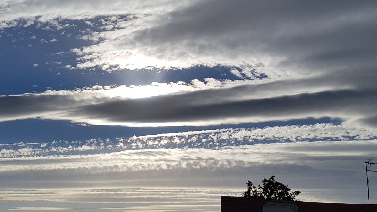 tonilasisca's tweet photo. @Preven_IIFF_CV @oratge_LTV @OratgeCV @oratgenet @Alicantinius_69 @MeteoBetera @MeteoCaudete
#vesprada #Cirrius https://t.co/aHHAhDXOCC