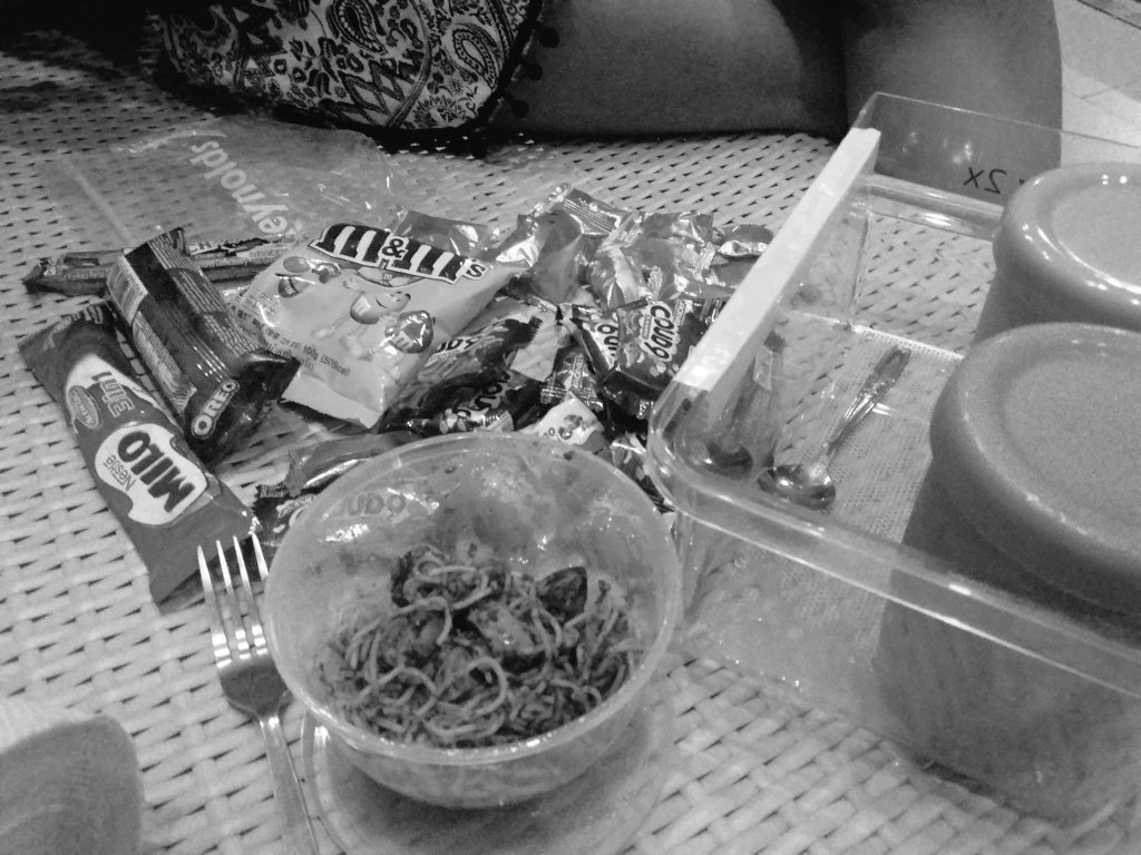 Camchiiee's tweet photo. Thank you for making me feel better! 😭 #Latenightconversations #Stressedeating #Supercheatday 😅 https://t.co/Oysxtbfdx4