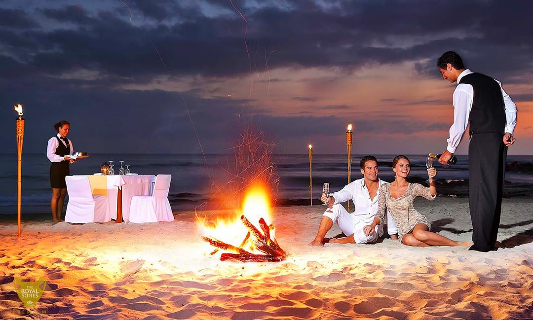 trs_hotels's tweet image. A bonfire at the beach and an exquisite dinner underneath the stars? 
#TRSYucatan #PremiumExperiences