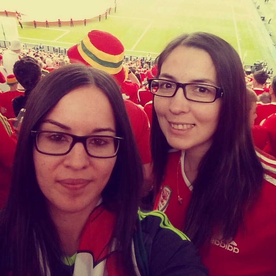 xwelshyx's tweet photo. I'll never forget this day #walesaway #WAL #WALvSLO #EURO2016 #Bordeaux https://t.co/ttPeX5hBpm