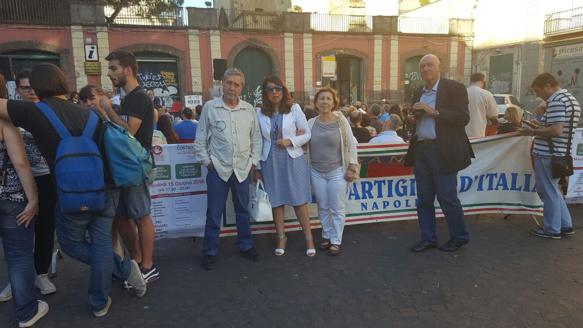 fgutoledo1's tweet photo. No alla Riforma costituzionale- Napoli. Il  costituz. Villone,Landini Fiom,De Magistris.GILDA TOLEDO NAPOLI C'È!! https://t.co/sxzMbqg20g