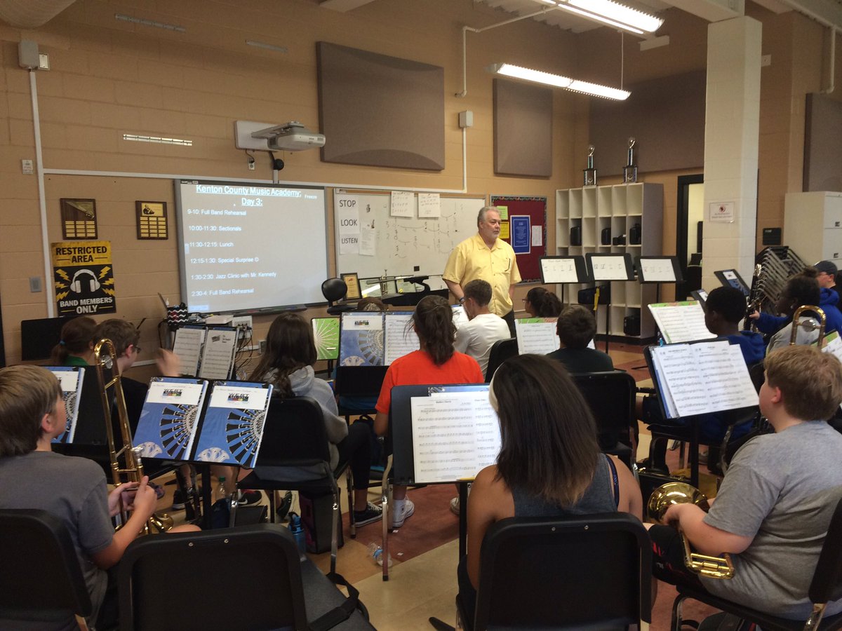 TurkeyFootBands's tweet photo. Jazz Clinic by Tim Kennedy at the Kenton County Music Academy @WMS__Bands @tfkenton https://t.co/XZqegS9kyZ