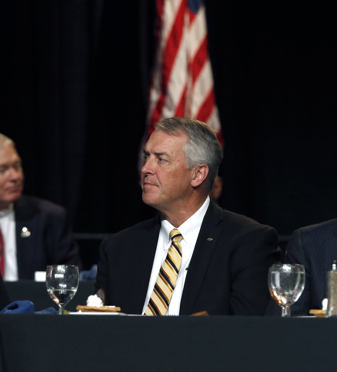 TheIowaHawkeyes's tweet photo. Gary Barta: AD of the Year #Hawkeyes #NACDA2016 (Darren Miller/hawkeyesports.com) https://t.co/Mdd18SGHu0