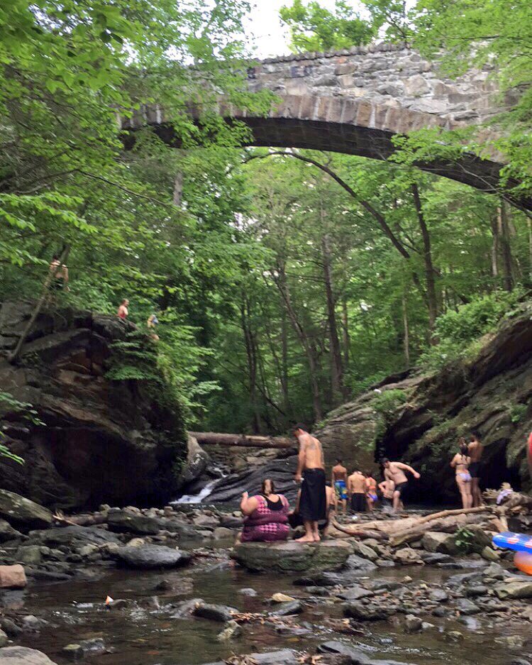 AbandonedPosts's tweet photo. Add Alpsal on snapchat for beautiful scenery filled adventures and traveling. https://t.co/dF3eRXsvzV