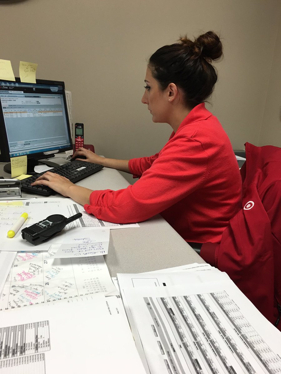 kharp84's tweet image. @gersheyskiss learning mytime and electronic schedule #theJC #TGTInterns2016 @kakajg @taykwent