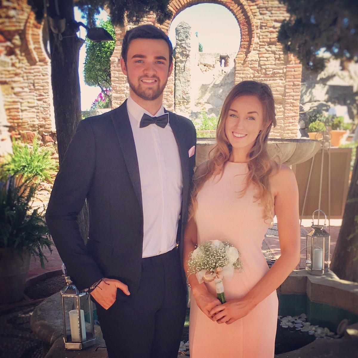 OMGitsAliA's tweet image. Looking all smart for a wedding in Spain! 😊💕