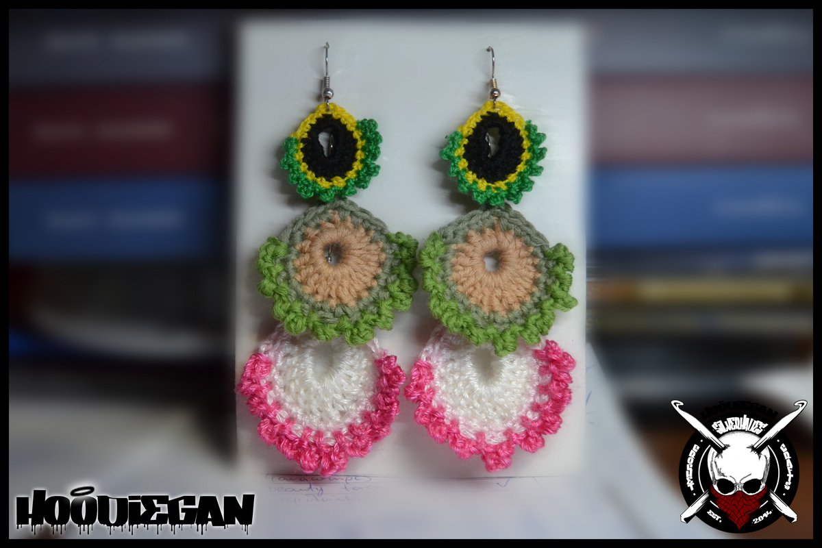bubamarocrochet's tweet photo. #hoodiegan #silverhades #handmade #crochet #peacock #feather #earrings https://t.co/KZ0K0Qzaq2