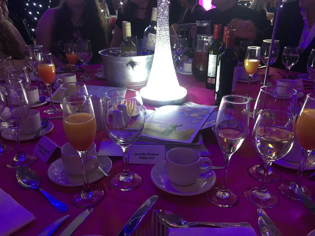 glassact_ye's tweet photo. Dinner #keepinitglassy #YESAwards https://t.co/2MdNApNgVV