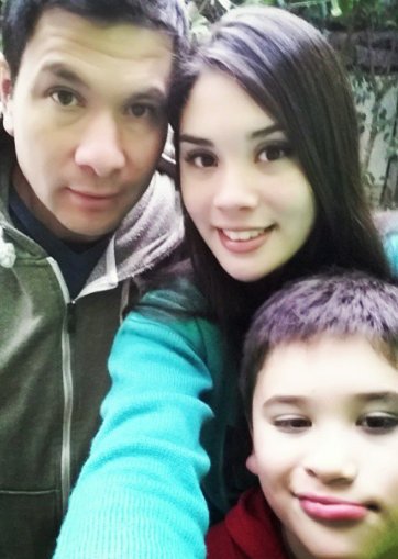 #KinoDiaDelPadre Agradecida a mil. no todos tiene la suerte de tenerte como papá.Con mi hermanito t amamos <a href="/KinoCL/">Kino</a>