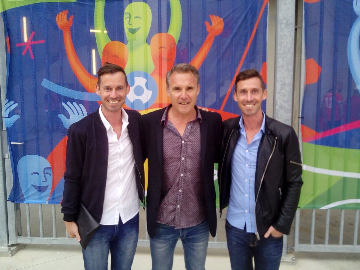 bruno_bellone's tweet photo. Avec mes coéquipiers de @SocialFoot_fr à Marseille ce soir pour supporter les bleus ! https://t.co/vLvDjERPSJ