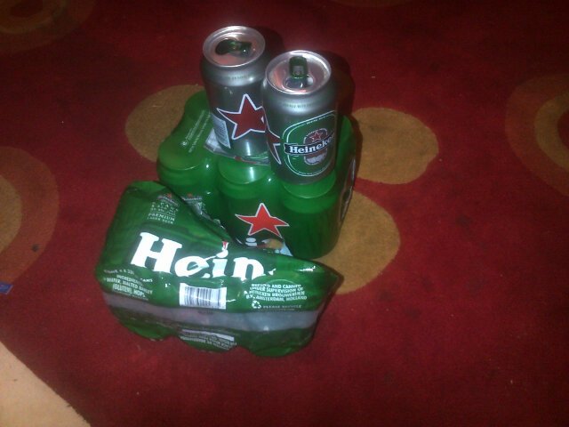 Sbongiseni_M's tweet photo. What's a Bachelor pad without Beer.. #HavingMeTime https://t.co/LPclng0MWG