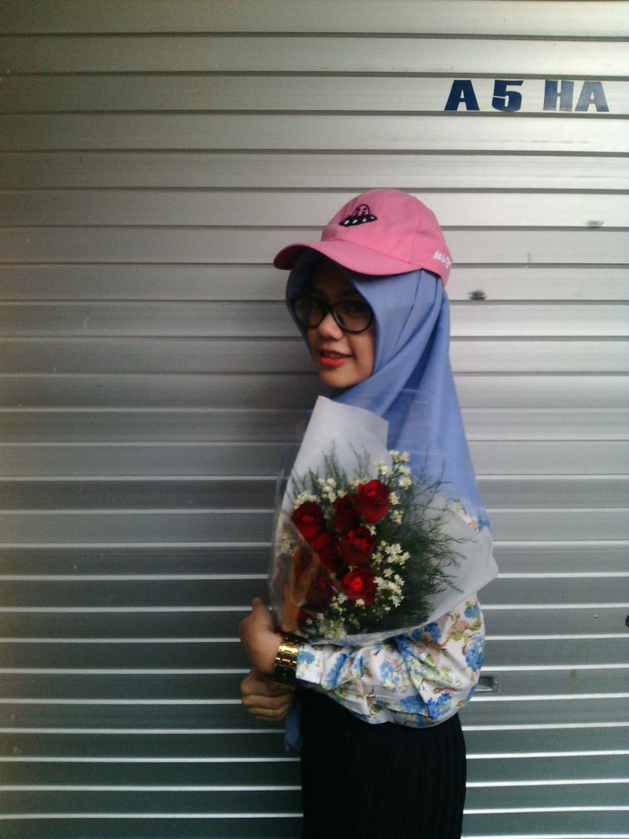 Azharifa's tweet photo. Tq moi secret admirer😏😂😄 #AE11 https://t.co/Chr3TqyRzJ