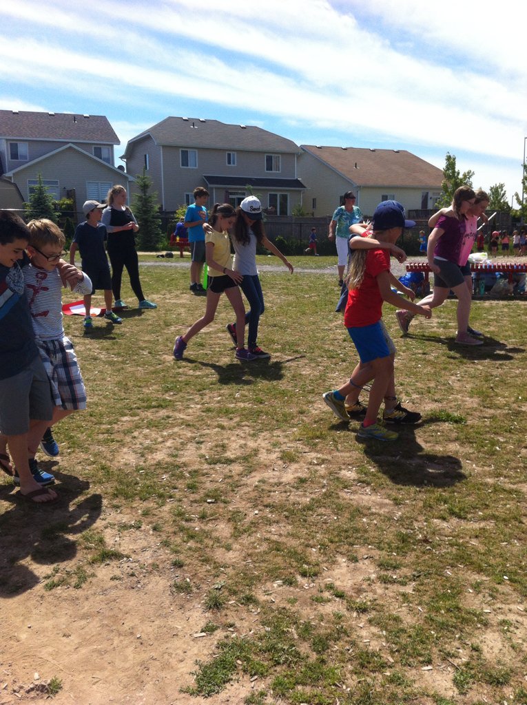 BanhamJennifer's tweet photo. Learning about landfills with a three legged trivia race? Yes please! #ecoblast @queensu @SirJohnA_LDSB https://t.co/lJo88jgL3K