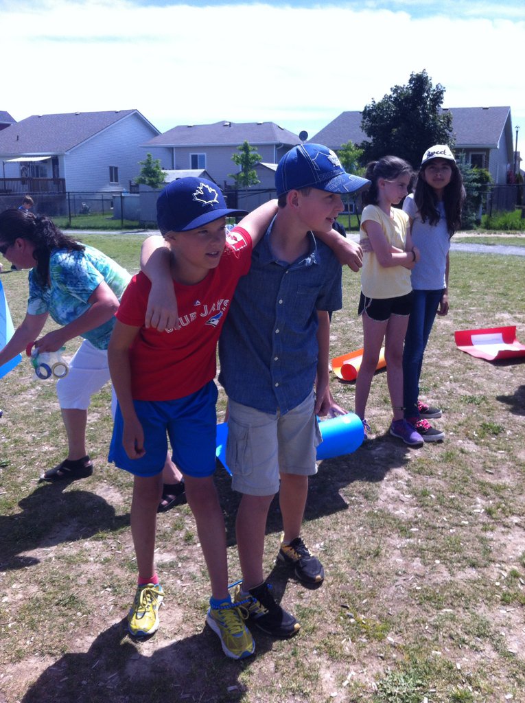 BanhamJennifer's tweet photo. Learning about landfills with a three legged trivia race? Yes please! #ecoblast @queensu @SirJohnA_LDSB https://t.co/lJo88jgL3K