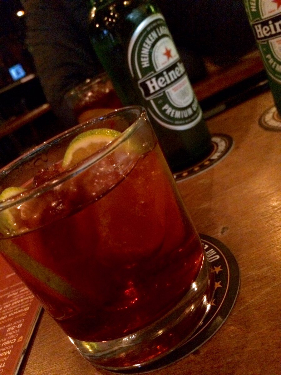 Betochavesmore1's tweet photo. classic Negrone! Gin, vermuth and Campari!!the best one! #rocknroll #negrone #drinks #classicdrink https://t.co/ZyjVp4YrtU
