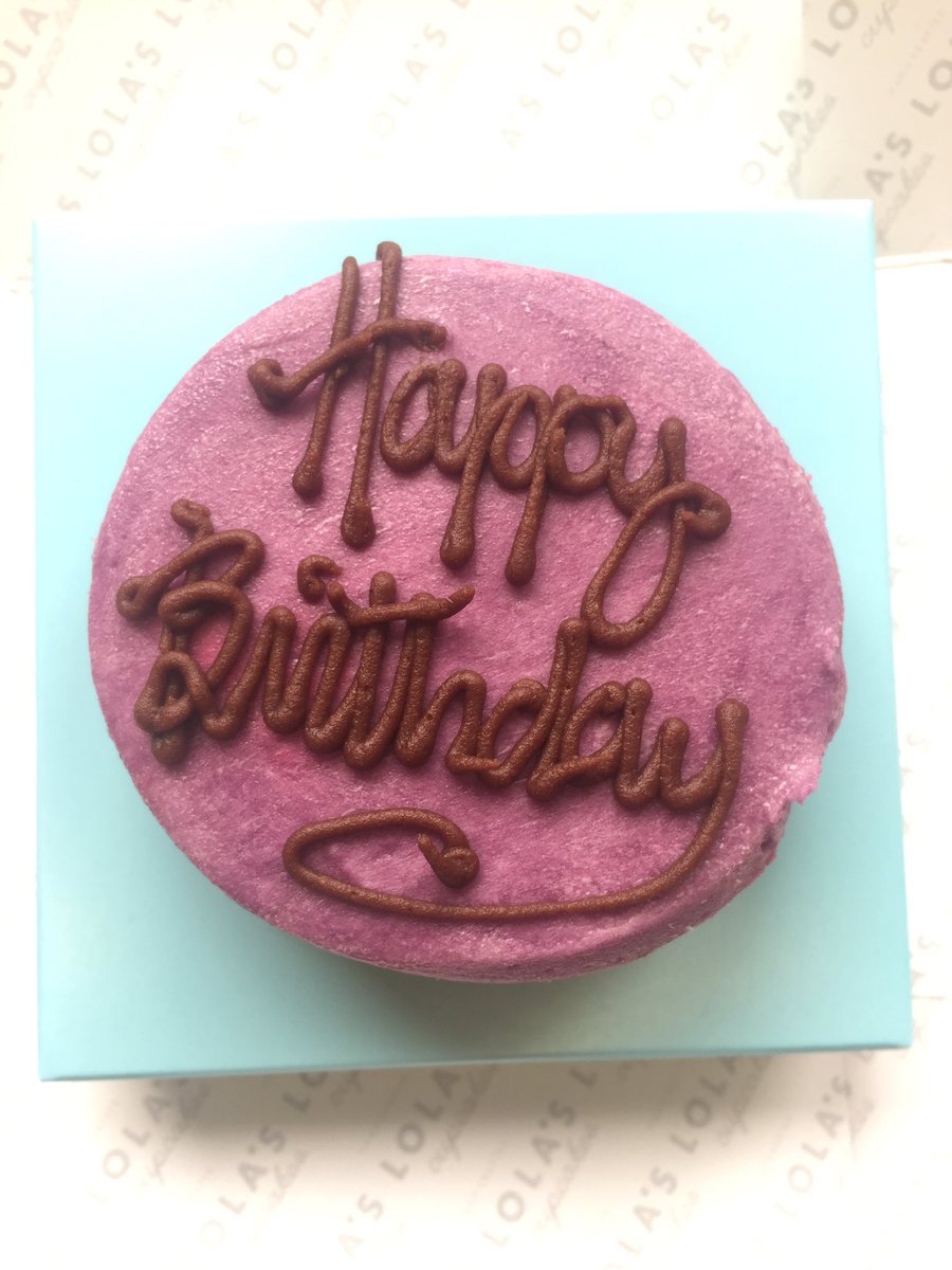 GraceOfe's tweet photo. Still enjoying my bday #lovecakes #blessedandthankful https://t.co/RwkkFlqbP5