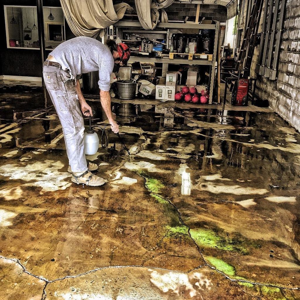 VinumFerus's tweet photo. Mark on acid. #acidstain #tastingroom #McMinnville #oregon #winecountry #oregonwinecountry… https://t.co/82YxouV8Jj https://t.co/ERRZpOzev0
