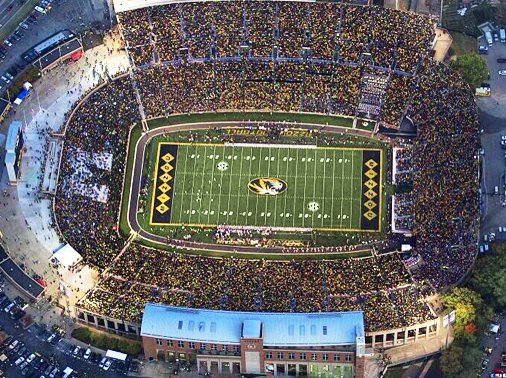 J_Whitt3's tweet photo. Blessed to the fullest to say I just received  my 4th offer from Missouri 🐯⚫⚫ #theZou https://t.co/yLW3CHqNsZ